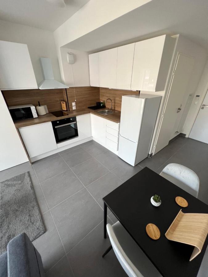 Appartement Tout Equipe Centre Ville Menton Buitenkant foto