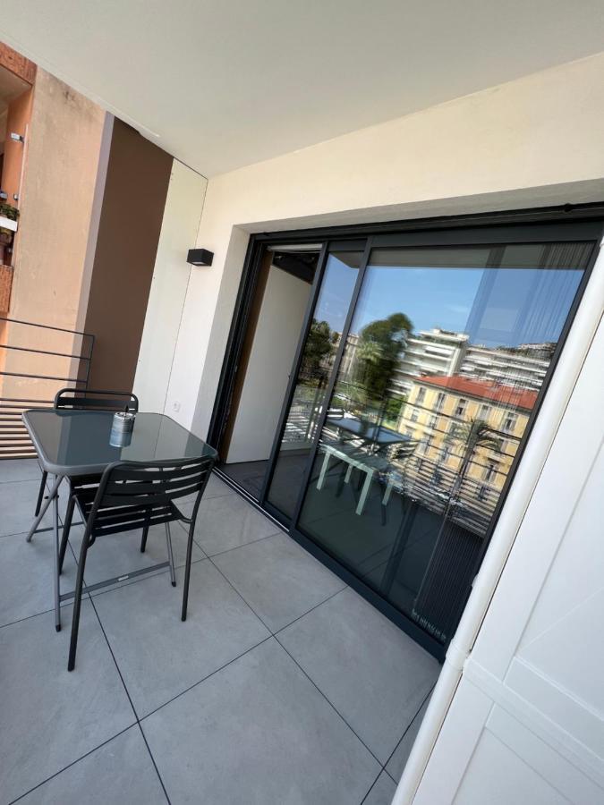 Appartement Tout Equipe Centre Ville Menton Buitenkant foto