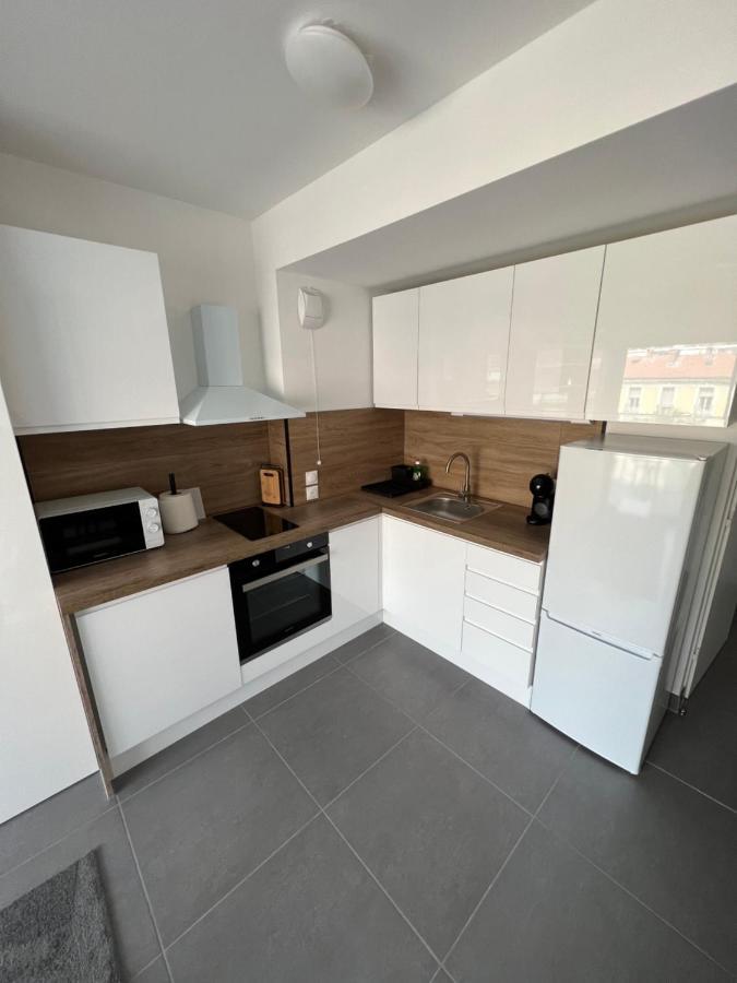 Appartement Tout Equipe Centre Ville Menton Buitenkant foto