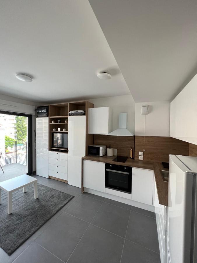 Appartement Tout Equipe Centre Ville Menton Buitenkant foto